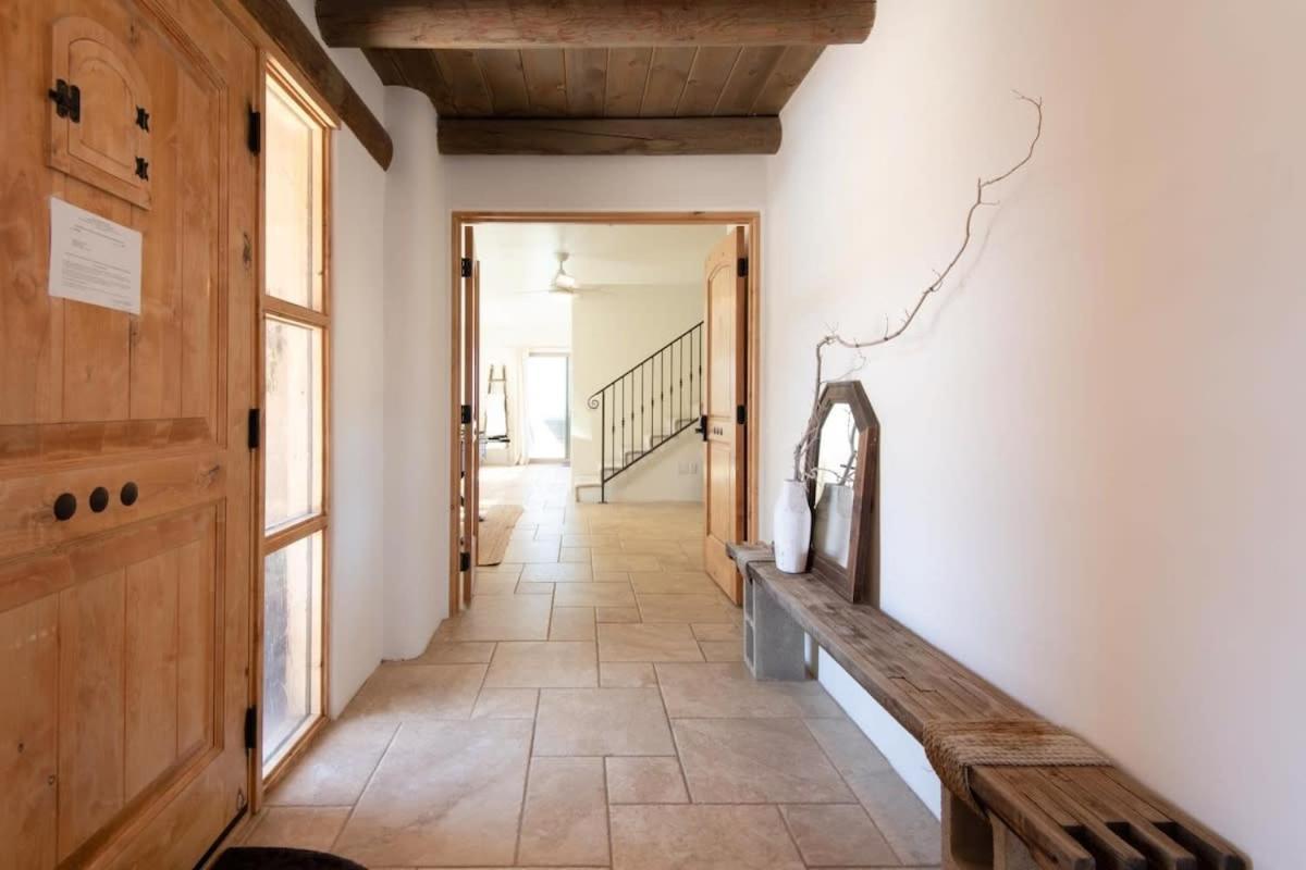 Renovated - 1 With Pool Access *