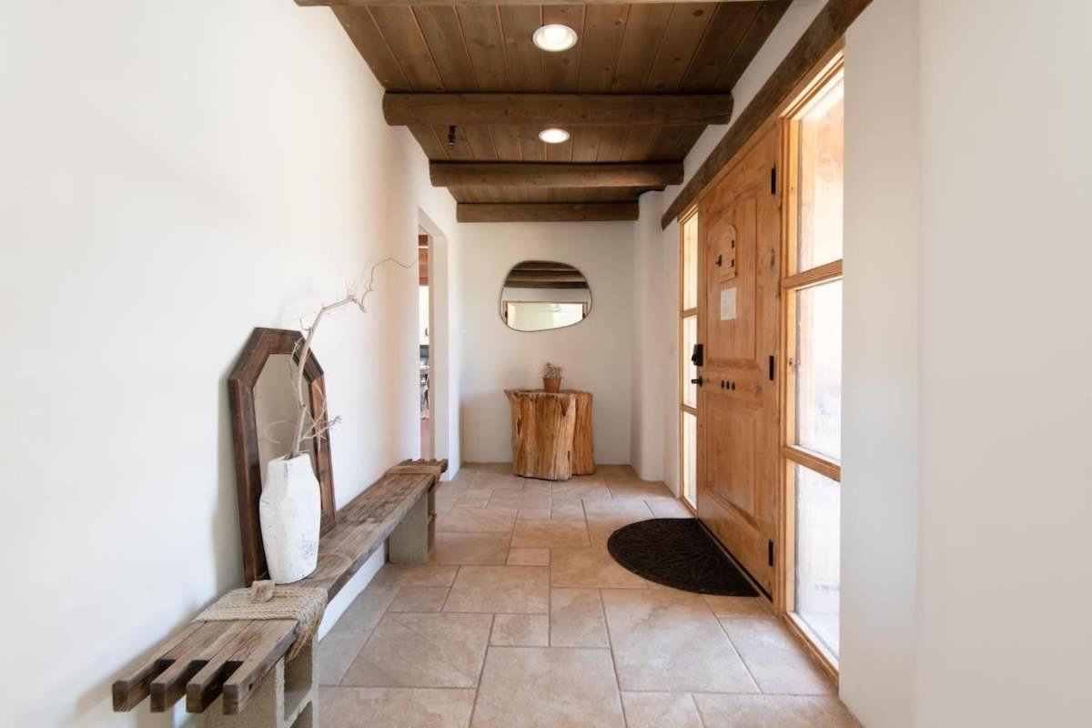 Renovated - 1 With Pool Access Holiday home Joshua Tree
