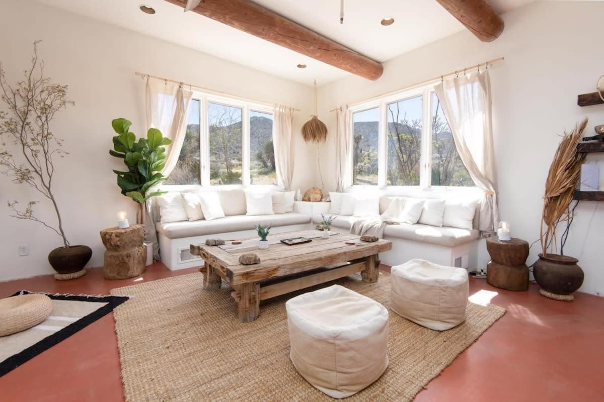 Renovated - 1 With Pool Access Holiday home