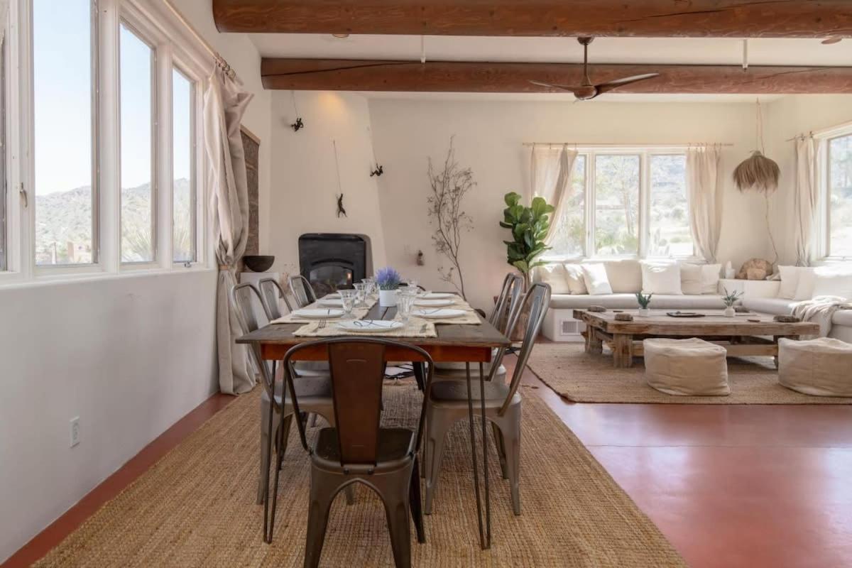 Renovated - 1 With Pool Access *