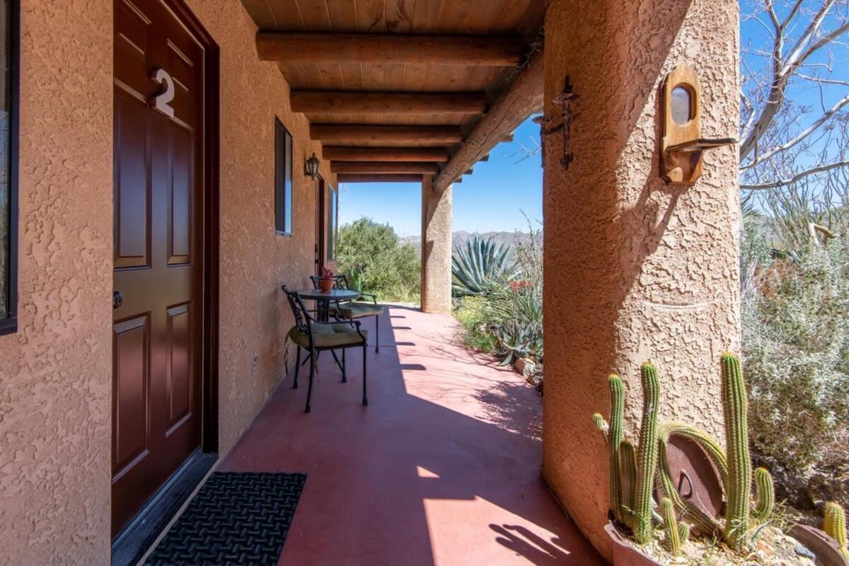 Renovated - 1 With Pool Access Holiday home Joshua Tree